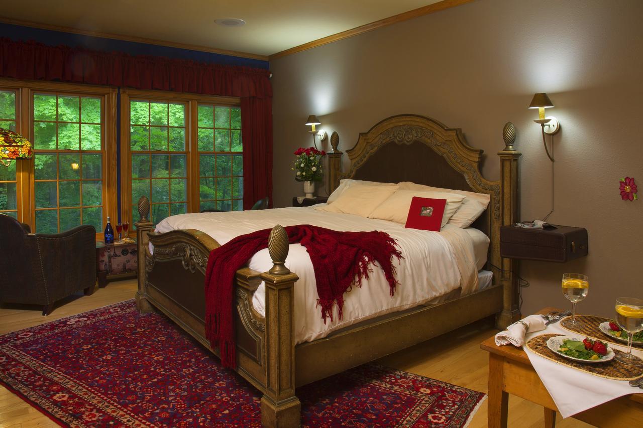 Hidden Serenity Bed And Breakfast West Bend Экстерьер фото